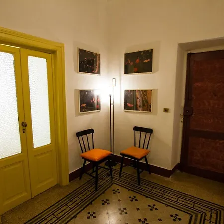 Interno 5 *
